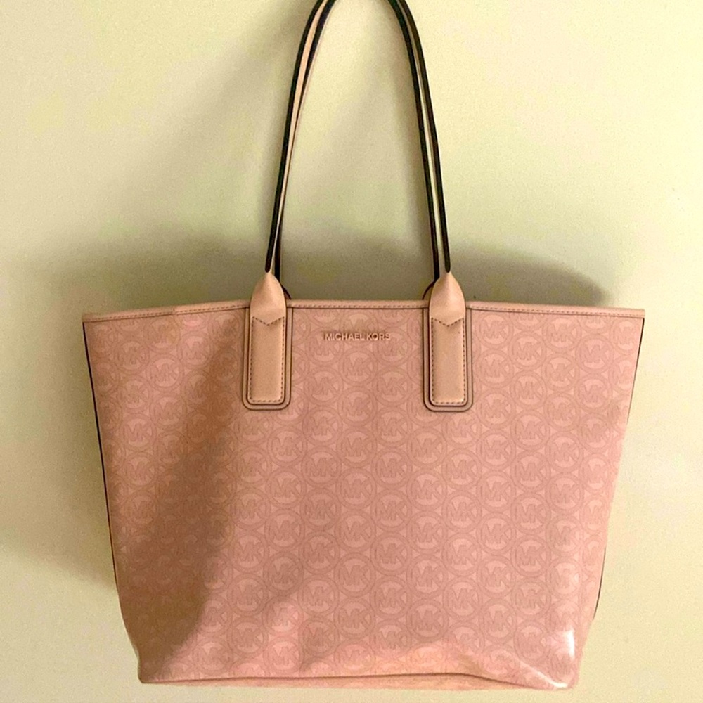 Michael Kors light pink signature tote EUC